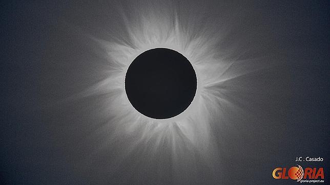 Corona solar observada desde Australia el 14 de noviembre de 2012. El eclipse del 20 de marzo será muy parecido