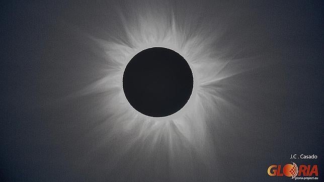 Corona solar observada desde Australia el 14 de noviembre de 2012. El eclipse del 20 de marzo será muy parecido