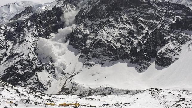 Espectacular avalancha en el Annapurna