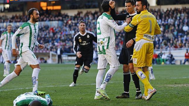 Cristiano Ronaldo vio la roja en el Nuevo Árcangel por agredir a Edimar