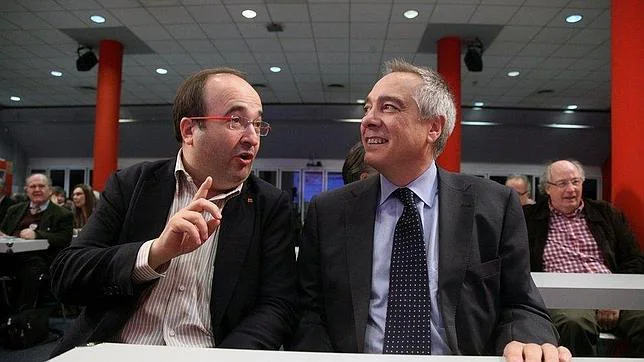 Miquel Iceta y su antecesor, Pere Navarro, durante un Consejo Político del PSC