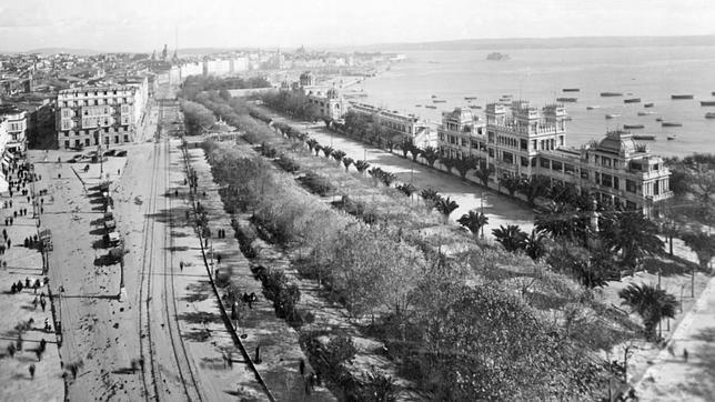 Galicia en el archivo de ABC: El urbanismo coruñés, motivo de fotografía