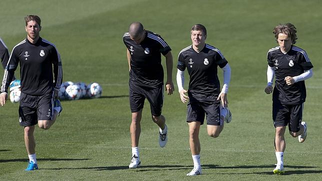 Ensayo del clásico con Ramos y Modric