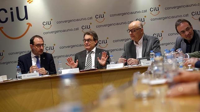 CiU admite que los últimos sondeos invitan a la «reflexión» en la federación