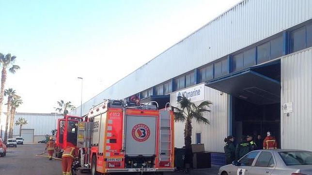 Un incendio afecta a una fábrica de aire acondicionado en Beniparrell