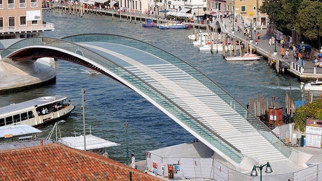 Vista general del cuarto puente sobre el Gran Canal de Venecia, diseñado por Santiago Calatrava