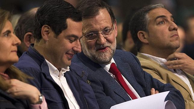 Juanma Moreno y Mariano Rajoy en un acto de campaña en Málaga
