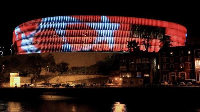 El nuevo campo de San Mamés, con la iluminación led y el anagrama de la Liga de Campeones
