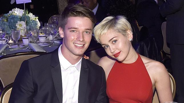 ¿Le fue infiel el hijo de Schwarzenegger a Miley Cyrus?