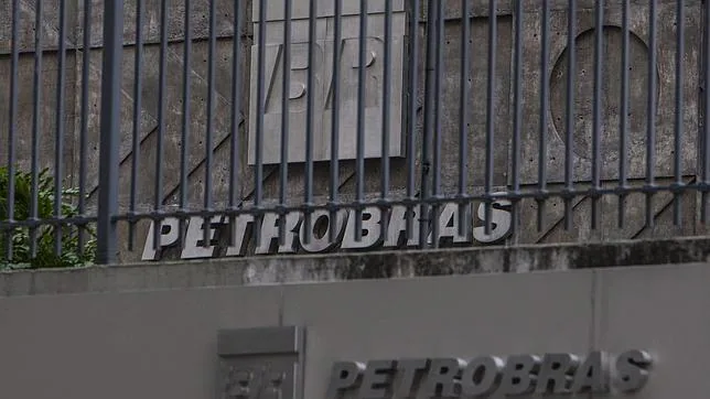 Fotografía de la sede estatal de Petrobras hoy, martes 17 de marzo de 2015, en Río de Janeiro (Brasil)
