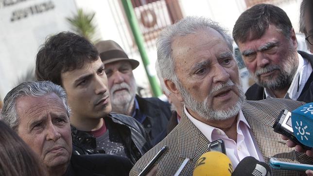 Julio Anguita arropa al candidato de IU en Andalucía en su primer mitin en 15 años