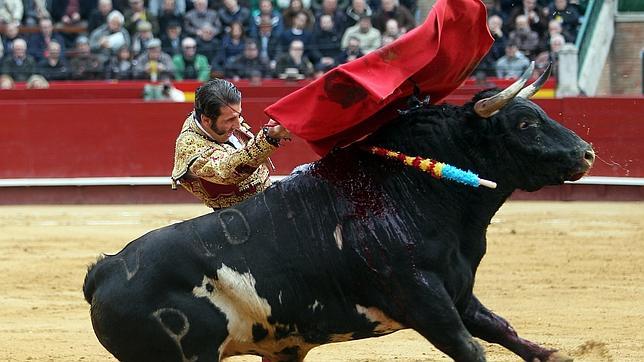 Fallas 2015: Suspendida por las precipitaciones la novillada matinal en la feria