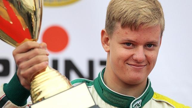 El hijo de Schumacher sufre un aparatoso accidente en su debut en la Fórmula 4