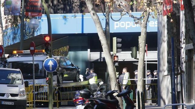 La sede del PP se blinda con nuevos bolardos tres meses después del ataque