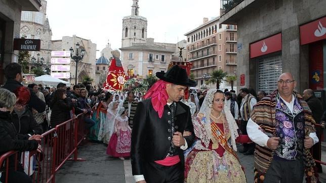 Fallas 2015: Toni Cantó desfila de fallero en la Ofrenda