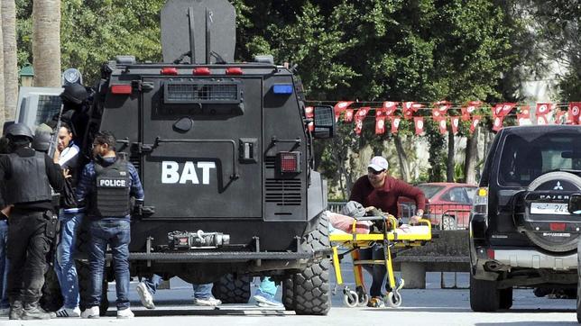Imagen del atentado en el que han muerto 23 personas, dos de ellas españolas en Túnez