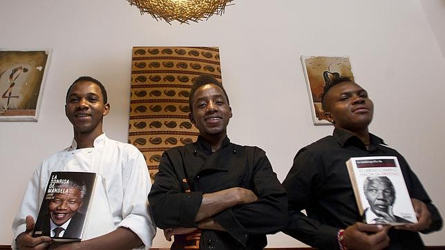 Propietarios del restaurante El Mandela, en Madrid