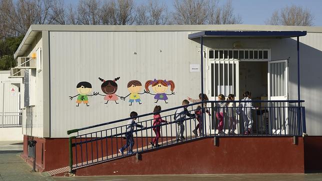 Escuelas con goteras, insectos... y niños