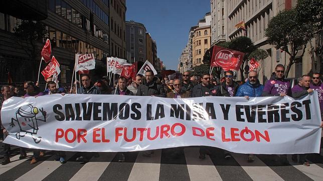 Trabajadores de Everest y La Vasco claman contra un «León que se muere»