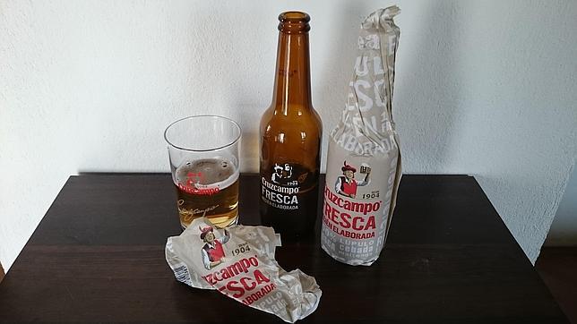 Llega la cerveza fresca envuelta en papel