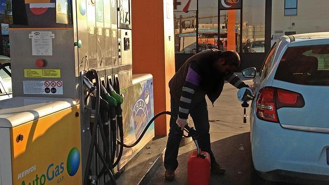 Vía libre a la Ley de Hidrocarburos que podría falicitar la bajada de la gasolina