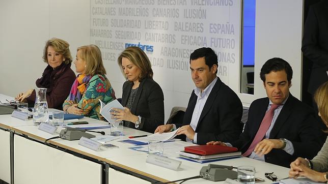 Juanma Moreno ocupa su asiento en el Comité Ejecutivo Nacional del PP