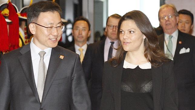 La indiscreta transparencia de Victoria de Suecia en su visita oficial a Corea del Sur