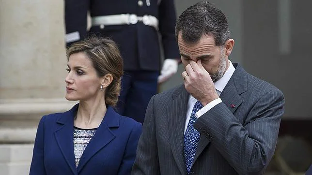 Don Felipe y Doña Letizia, consternados por la noticia del accidente