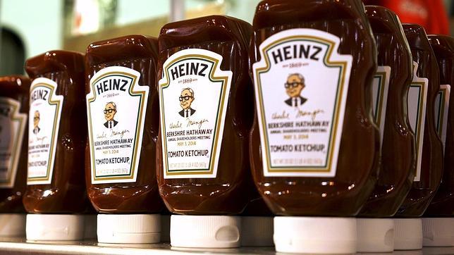 Una imagen de las botellas del ketchup Heinz