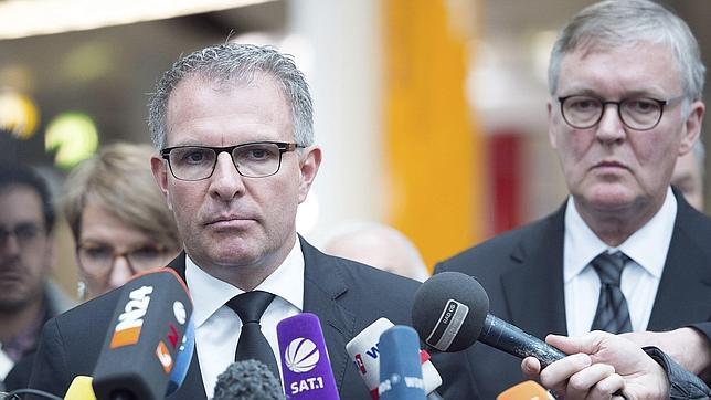 El presidente del comité ejecutivo del Grupo Lufthansa, Carsten Spohr, y el presidente de la aerolínea Germanwings, Thomas Winkelmann