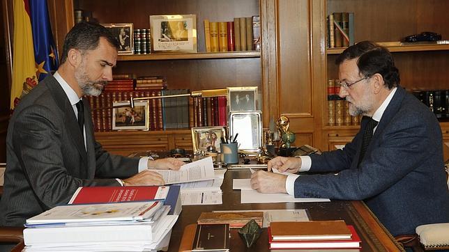 Rajoy, «conmocionado» por el avión estrellado, manda un abrazo a las familias