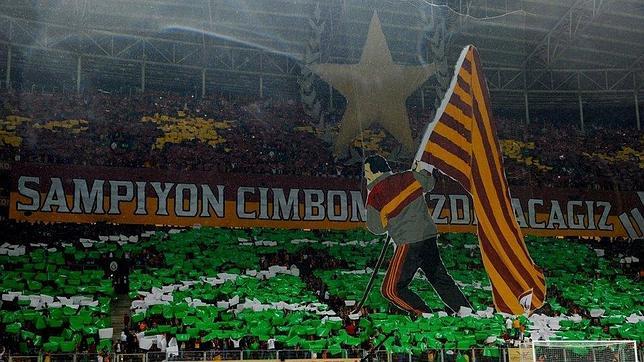 Espectacular tifo de los ultras del Galatasaray