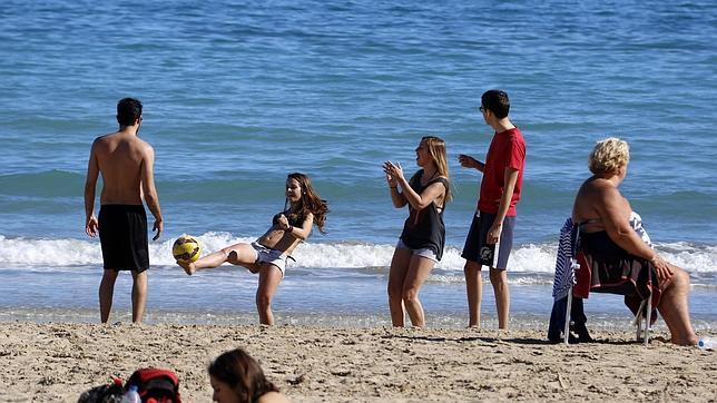 Las temperaturas se disparan por encima de los treinta grados en Valencia y Alicante