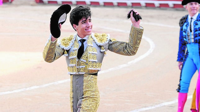 Álvaro Lorenzo corta cuatro orejas el Domingo de Ramos