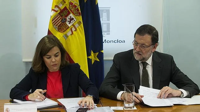 Rajoy y Santamaría, en el gabinete de crisis abierto tras el accidente aéreo con víctimas españolas
