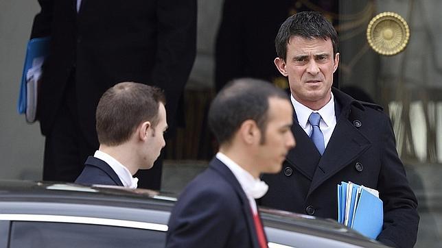 Manuel Valls, cuestionado tras la derrota socialista en las provinciales francesas