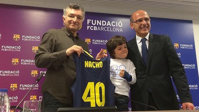 El Barcelona «ficha» a un niño de cinco años con una rara enfermedad