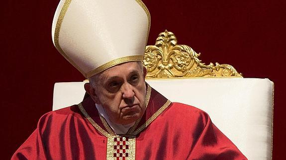El Papa denuncia las lacras del mundo actual, presentes en el calvario de Cristo