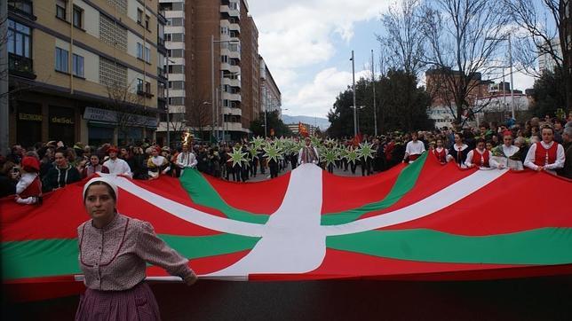 Miles de personas se manifiestan en Pamplona a favor de la independencia