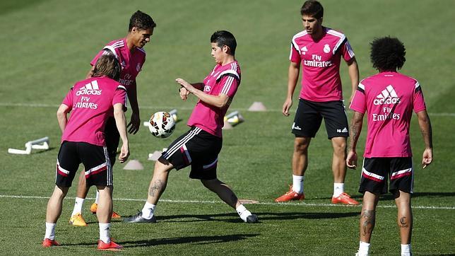 James vuelve para desbancar a Isco del once