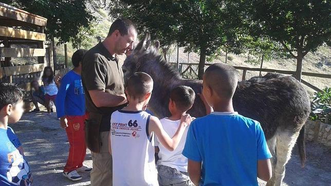 Los niños beneficiados con el proyecto disfrutan de excursiones, talleres y actividades recreativas