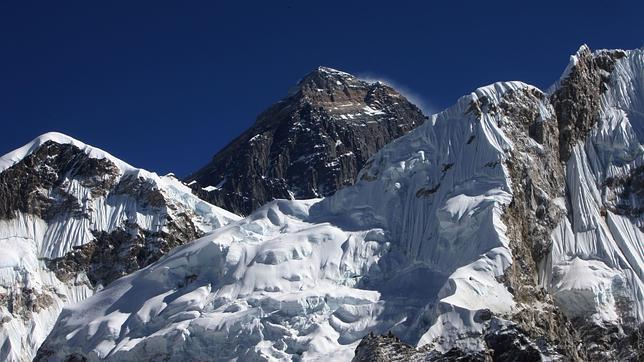 Diez mil euros por escalar el Everest