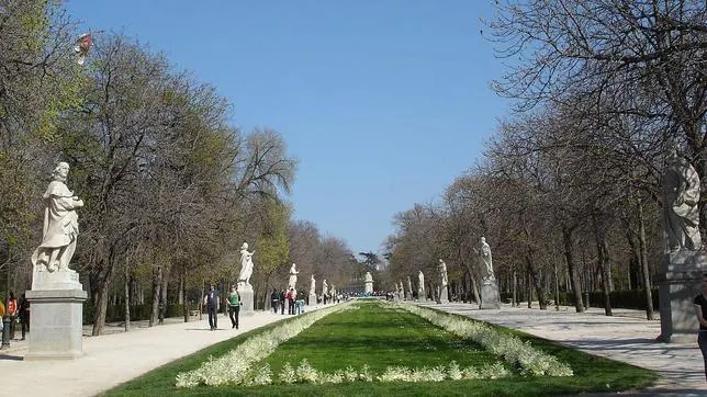 El paseo de Argentina, conocido como «el de las estatuas», en El Retiro, conserva algunos de los monarcas «desterrados»