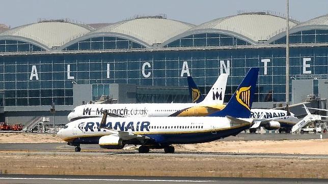 Cuatro vuelos cancelados en Alicante por la huelga de controladores galos