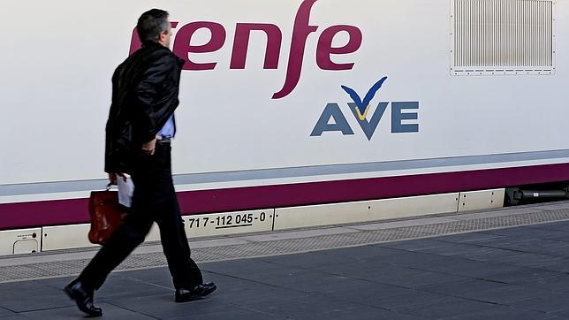 El tren de alta velocidad arrebata viajeros a las aerolíneas