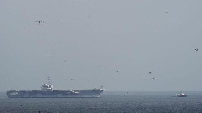 El portaaviones que se ve en la Bahia de Panamá va camino de ser desguazado