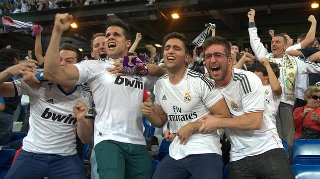Hinchas del Real Madrid, en el Santiago Bernabéu