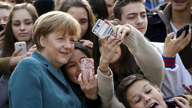 Los 15 años de Merkel al frente de su partido sin rivales ni contestación