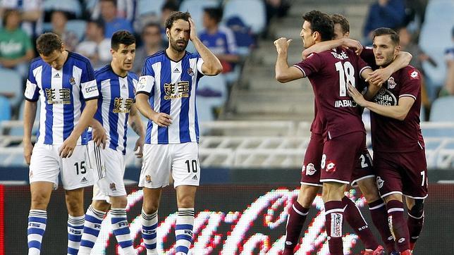 El Deportivo respira en el debut de Víctor en el banquillo