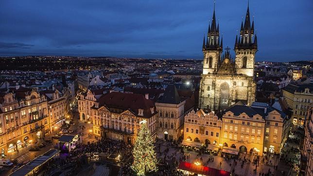 La plaza de la Ciudad Vieja en el centro de Praga, en la República Checa